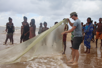 Pêche traditionnel au bord de la mère