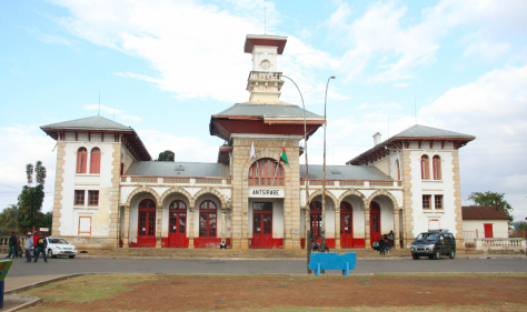 Gare ferroviaire située au cœur de la ville tranquille d'Antsirabé