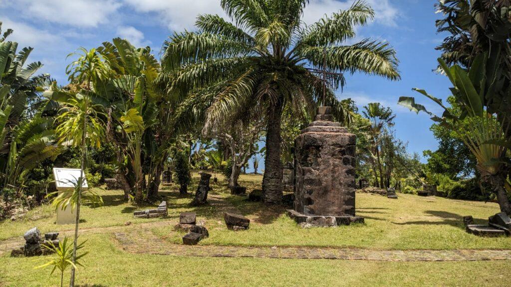 Cimetière des pirates d'Ambodifotatra à Sainte-Marie Madagascar, site historique unique au monde