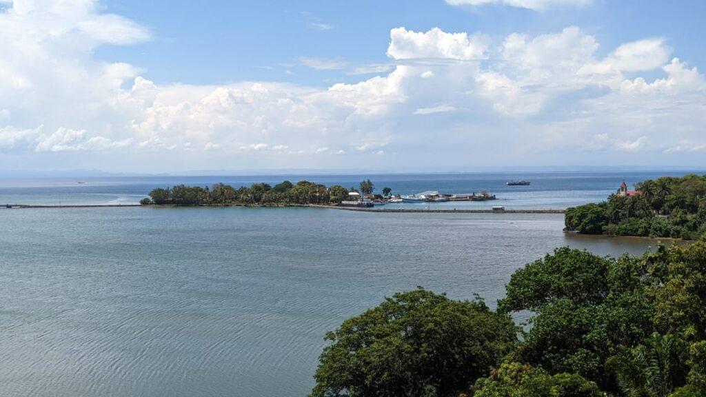 Vue panoramique sur le port d'Ambodifotatra à Sainte-Marie Madagascar